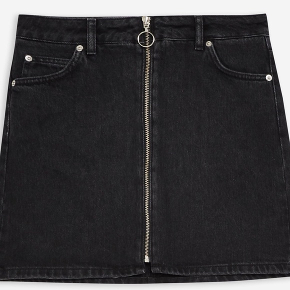 Topshop Dresses & Skirts - TopShop Zip Denim Skirt🖤